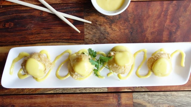 Cheese Ball (Crabmeat Rangoon).